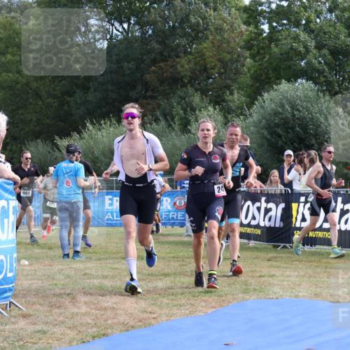 31.08.2025 - Elbe Triathlon Hamburg Strokosch-Dieckow http://msf.ph/oto/8651594 31.08.2025 10:51:14 Ziel 249, 378, 457 meine-sportfotos.de