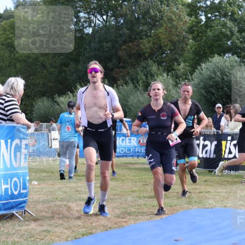31.08.2025 - Elbe Triathlon Hamburg Strokosch-Dieckow http://msf.ph/oto/8651595 31.08.2025 10:51:14 Ziel 249, 378, 457 meine-sportfotos.de