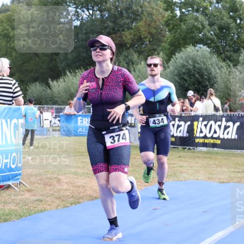 31.08.2025 - Elbe Triathlon Hamburg Strokosch-Dieckow http://msf.ph/oto/8651693 31.08.2025 10:53:49 Ziel 374, 434 meine-sportfotos.de