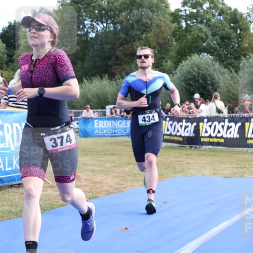 31.08.2025 - Elbe Triathlon Hamburg Strokosch-Dieckow http://msf.ph/oto/8651695 31.08.2025 10:53:49 Ziel 374, 434 meine-sportfotos.de