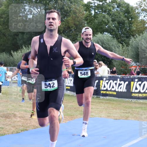 31.08.2025 - Elbe Triathlon Hamburg Strokosch-Dieckow http://msf.ph/oto/8651708 31.08.2025 10:54:34 Ziel 324, 548, 633 meine-sportfotos.de