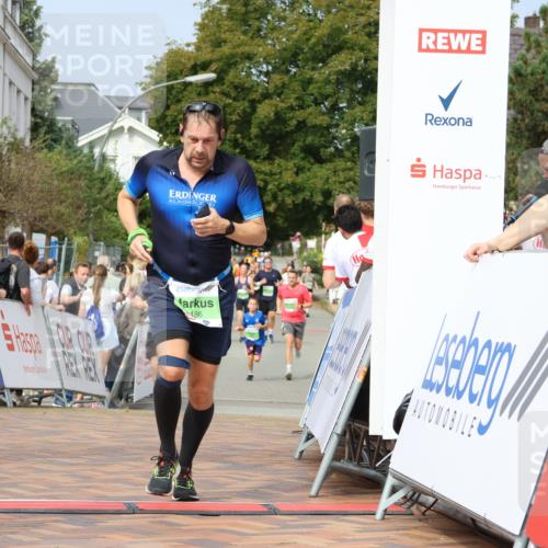 31.08.2025 - 21. Blankeneser Heldenlauf Strokosch-Dieckow http://msf.ph/oto/8651799 31.08.2025 11:12:23 Ziel 3002, 3216, 3461, 3486 meine-sportfotos.de