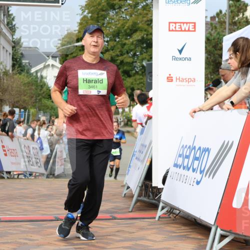 31.08.2025 - 21. Blankeneser Heldenlauf Strokosch-Dieckow http://msf.ph/oto/8651844 31.08.2025 11:12:17 Ziel 3002, 3461 meine-sportfotos.de