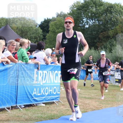 31.08.2025 - Elbe Triathlon Hamburg Strokosch-Dieckow http://msf.ph/oto/8651860 31.08.2025 10:58:50 Ziel 253, 315 meine-sportfotos.de