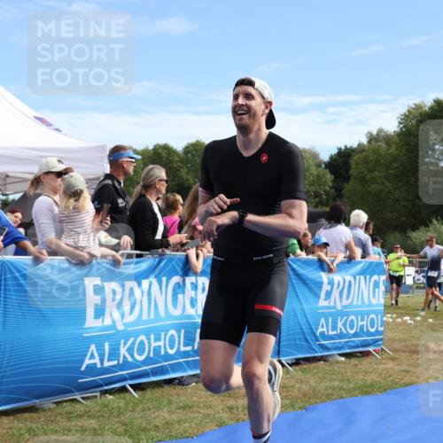 31.08.2025 - Elbe Triathlon Hamburg Strokosch-Dieckow http://msf.ph/oto/8651954 31.08.2025 11:01:15 Ziel 294, 568, 595 meine-sportfotos.de