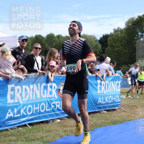 31.08.2025 - Elbe Triathlon Hamburg Strokosch-Dieckow http://msf.ph/oto/8651959 31.08.2025 11:01:17 Ziel 294, 568, 595 meine-sportfotos.de