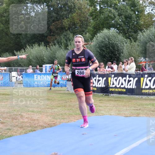 31.08.2025 - Elbe Triathlon Hamburg Strokosch-Dieckow http://msf.ph/oto/8651987 31.08.2025 11:02:17 Ziel 280, 527 meine-sportfotos.de