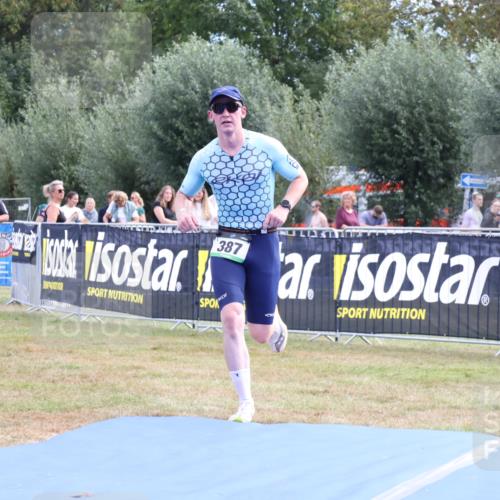 31.08.2025 - Elbe Triathlon Hamburg Strokosch-Dieckow http://msf.ph/oto/8652006 31.08.2025 11:03:17 Ziel 387, 1017 meine-sportfotos.de