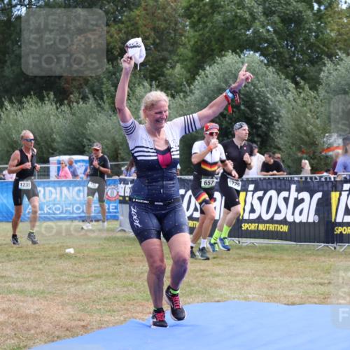 31.08.2025 - Elbe Triathlon Hamburg Strokosch-Dieckow http://msf.ph/oto/8652032 31.08.2025 11:03:40 Ziel 292 meine-sportfotos.de