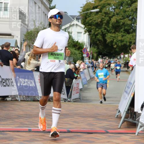 31.08.2025 - 21. Blankeneser Heldenlauf Strokosch-Dieckow http://msf.ph/oto/8652119 31.08.2025 11:11:17 Ziel 3290, 3593 meine-sportfotos.de