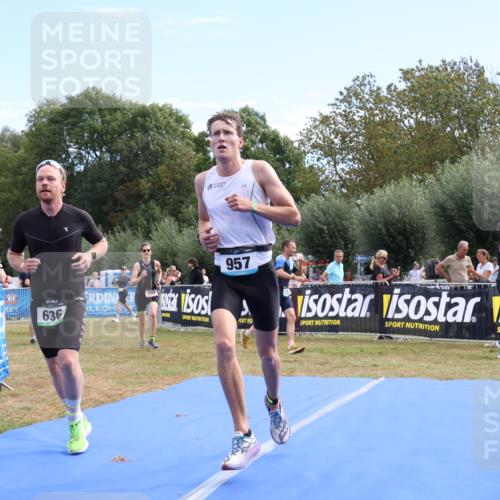 31.08.2025 - Elbe Triathlon Hamburg Strokosch-Dieckow http://msf.ph/oto/8652126 31.08.2025 11:06:01 Ziel 297, 636, 957 meine-sportfotos.de