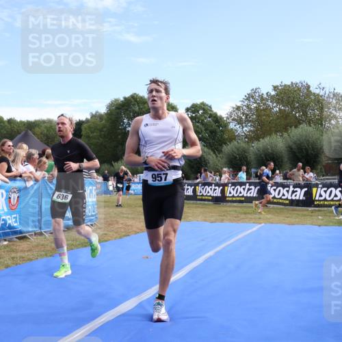 31.08.2025 - Elbe Triathlon Hamburg Strokosch-Dieckow http://msf.ph/oto/8652127 31.08.2025 11:06:02 Ziel 297, 636, 957 meine-sportfotos.de