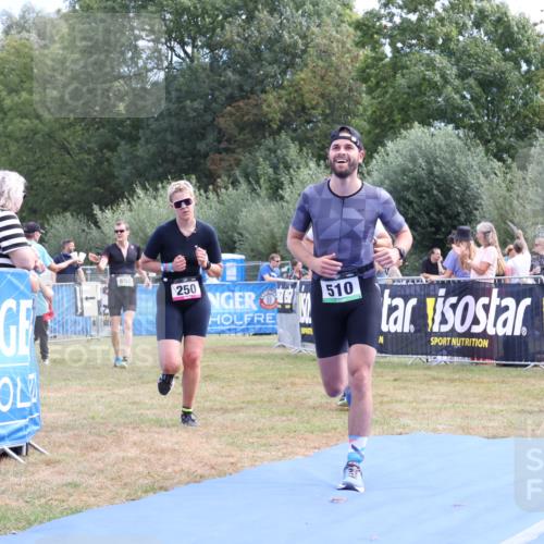 31.08.2025 - Elbe Triathlon Hamburg Strokosch-Dieckow http://msf.ph/oto/8652145 31.08.2025 11:06:40 Ziel 250, 463, 510 meine-sportfotos.de