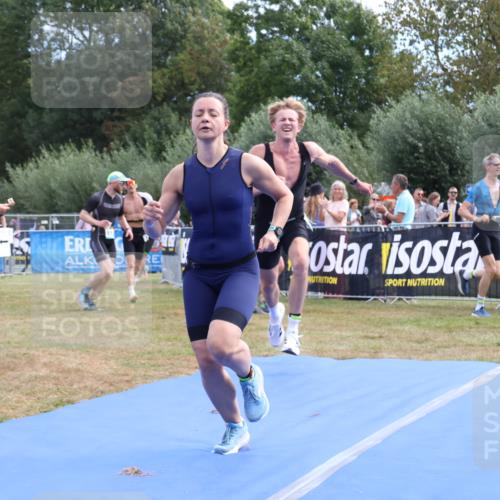31.08.2025 - Elbe Triathlon Hamburg Strokosch-Dieckow http://msf.ph/oto/8652174 31.08.2025 11:07:09 Ziel 256, 414, 611 meine-sportfotos.de
