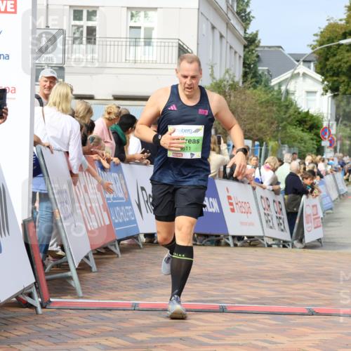 31.08.2025 - 21. Blankeneser Heldenlauf Strokosch-Dieckow http://msf.ph/oto/8652181 31.08.2025 11:10:55 Ziel 3321, 3611 meine-sportfotos.de