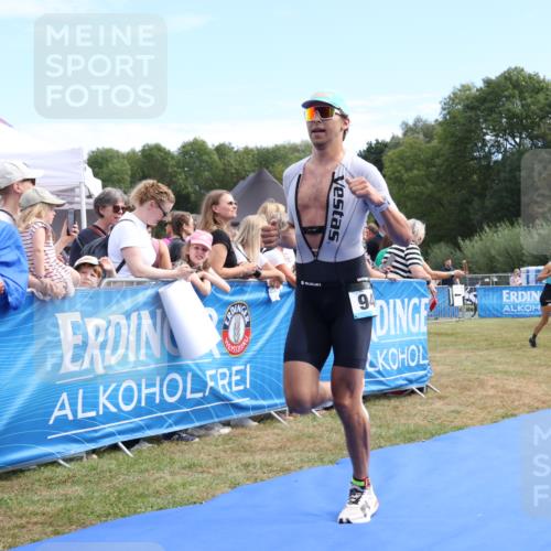 31.08.2025 - Elbe Triathlon Hamburg Strokosch-Dieckow http://msf.ph/oto/8652199 31.08.2025 11:07:32 Ziel 947 meine-sportfotos.de