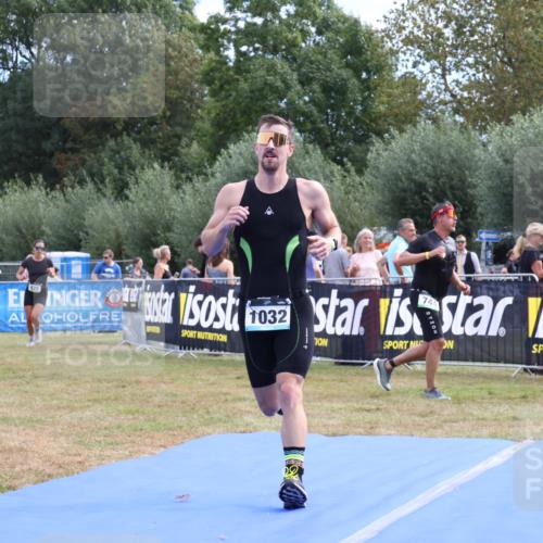 31.08.2025 - Elbe Triathlon Hamburg Strokosch-Dieckow http://msf.ph/oto/8652201 31.08.2025 11:07:46 Ziel 1032 meine-sportfotos.de