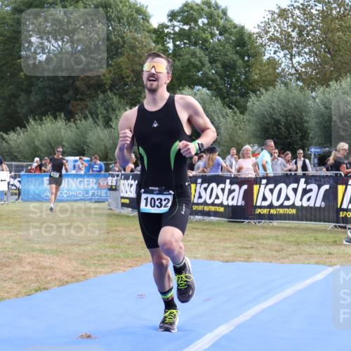 31.08.2025 - Elbe Triathlon Hamburg Strokosch-Dieckow http://msf.ph/oto/8652202 31.08.2025 11:07:47 Ziel 1032 meine-sportfotos.de