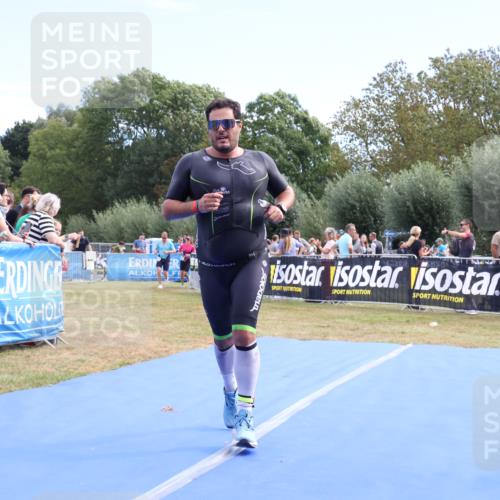 31.08.2025 - Elbe Triathlon Hamburg Strokosch-Dieckow http://msf.ph/oto/8652217 31.08.2025 11:08:01 Ziel 834, 1090 meine-sportfotos.de