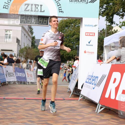 31.08.2025 - 21. Blankeneser Heldenlauf Strokosch-Dieckow http://msf.ph/oto/8652222 31.08.2025 11:10:41 Ziel 3701, 3592, 3420, 3515, 3618 meine-sportfotos.de