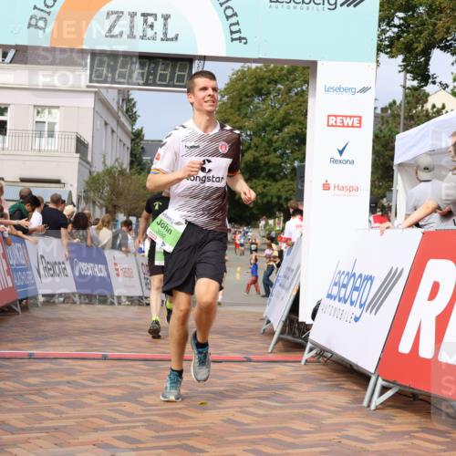 31.08.2025 - 21. Blankeneser Heldenlauf Strokosch-Dieckow http://msf.ph/oto/8652225 31.08.2025 11:10:41 Ziel 3701, 3592, 3420, 3515, 3618 meine-sportfotos.de