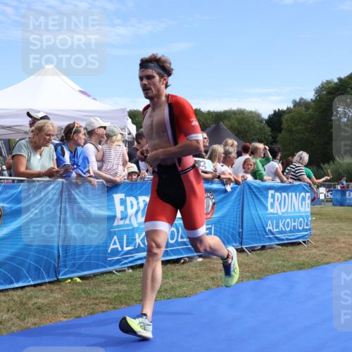 31.08.2025 - Elbe Triathlon Hamburg Strokosch-Dieckow http://msf.ph/oto/8652242 31.08.2025 11:08:33 Ziel 944, 1133 meine-sportfotos.de