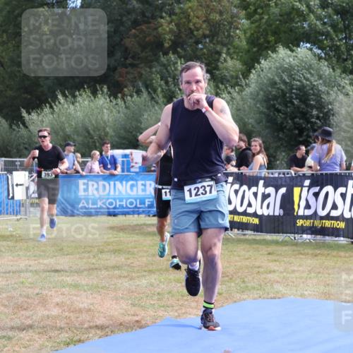 31.08.2025 - Elbe Triathlon Hamburg Strokosch-Dieckow http://msf.ph/oto/8652267 31.08.2025 11:08:50 Ziel 289, 393, 395, 493, 515 meine-sportfotos.de