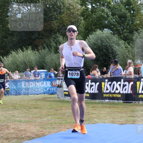 31.08.2025 - Elbe Triathlon Hamburg Strokosch-Dieckow http://msf.ph/oto/8652294 31.08.2025 11:09:35 Ziel 700, 1078 meine-sportfotos.de