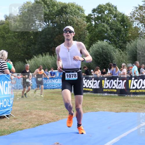 31.08.2025 - Elbe Triathlon Hamburg Strokosch-Dieckow http://msf.ph/oto/8652295 31.08.2025 11:09:36 Ziel 422, 700, 1078 meine-sportfotos.de