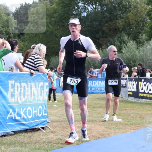 31.08.2025 - Elbe Triathlon Hamburg Strokosch-Dieckow http://msf.ph/oto/8652397 31.08.2025 11:11:13 Ziel 517, 753, 1005 meine-sportfotos.de