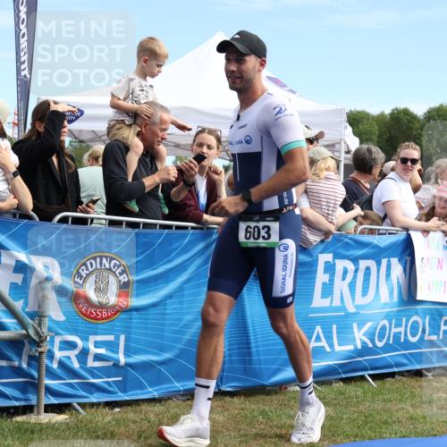 31.08.2025 - Elbe Triathlon Hamburg Strokosch-Dieckow http://msf.ph/oto/8652431 31.08.2025 11:12:04 Ziel 420, 603, 1145 meine-sportfotos.de