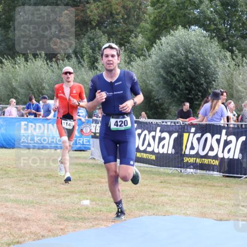 31.08.2025 - Elbe Triathlon Hamburg Strokosch-Dieckow http://msf.ph/oto/8652433 31.08.2025 11:12:05 Ziel 420, 603, 1145 meine-sportfotos.de