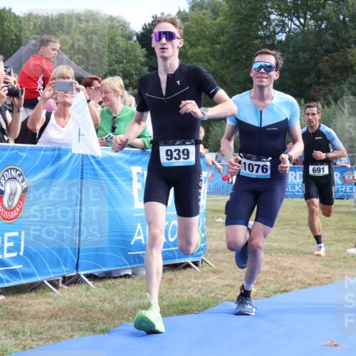 31.08.2025 - Elbe Triathlon Hamburg Strokosch-Dieckow http://msf.ph/oto/8652502 31.08.2025 11:12:39 Ziel 575, 691, 939, 1076 meine-sportfotos.de