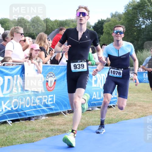 31.08.2025 - Elbe Triathlon Hamburg Strokosch-Dieckow http://msf.ph/oto/8652504 31.08.2025 11:12:40 Ziel 575, 691, 939, 1076 meine-sportfotos.de