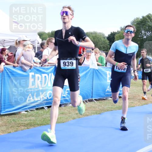 31.08.2025 - Elbe Triathlon Hamburg Strokosch-Dieckow http://msf.ph/oto/8652505 31.08.2025 11:12:40 Ziel 575, 691, 939, 1076 meine-sportfotos.de