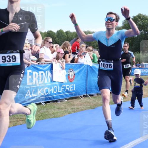 31.08.2025 - Elbe Triathlon Hamburg Strokosch-Dieckow http://msf.ph/oto/8652506 31.08.2025 11:12:40 Ziel 575, 691, 939, 1076 meine-sportfotos.de