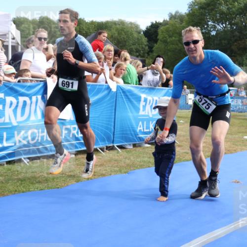 31.08.2025 - Elbe Triathlon Hamburg Strokosch-Dieckow http://msf.ph/oto/8652509 31.08.2025 11:12:41 Ziel 575, 691, 939, 1076 meine-sportfotos.de