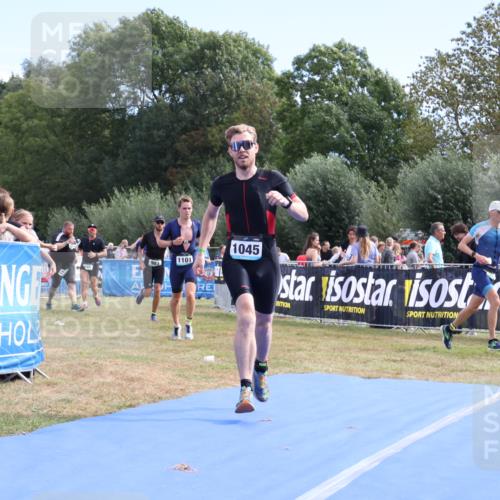 31.08.2025 - Elbe Triathlon Hamburg Strokosch-Dieckow http://msf.ph/oto/8652547 31.08.2025 11:13:04 Ziel 983, 986, 1045, 1101 meine-sportfotos.de