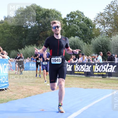 31.08.2025 - Elbe Triathlon Hamburg Strokosch-Dieckow http://msf.ph/oto/8652550 31.08.2025 11:13:04 Ziel 983, 986, 1045, 1101 meine-sportfotos.de