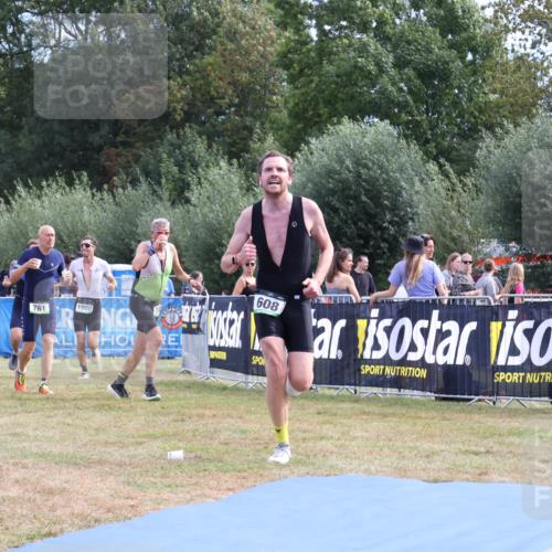 31.08.2025 - Elbe Triathlon Hamburg Strokosch-Dieckow http://msf.ph/oto/8652582 31.08.2025 11:13:26 Ziel 608, 1000, 1001 meine-sportfotos.de