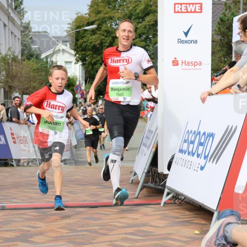 31.08.2025 - 21. Blankeneser Heldenlauf Strokosch-Dieckow http://msf.ph/oto/8652628 31.08.2025 11:09:32 Ziel 3057, 3208, 3523, 3522 meine-sportfotos.de