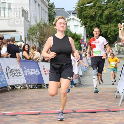 31.08.2025 - 21. Blankeneser Heldenlauf Strokosch-Dieckow http://msf.ph/oto/8652631 31.08.2025 11:09:31 Ziel 3208, 3523, 3522 meine-sportfotos.de