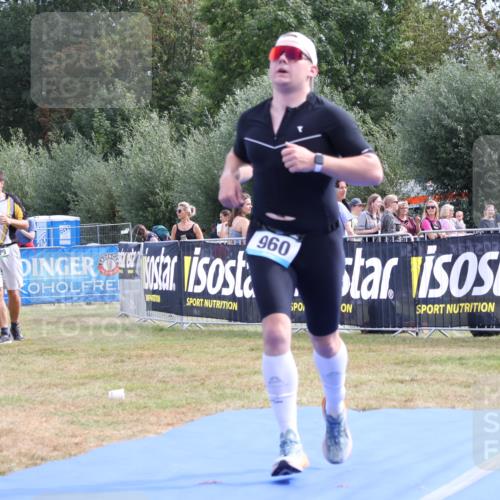31.08.2025 - Elbe Triathlon Hamburg Strokosch-Dieckow http://msf.ph/oto/8652659 31.08.2025 11:14:08 Ziel 472, 960, 1049 meine-sportfotos.de