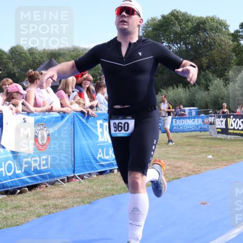31.08.2025 - Elbe Triathlon Hamburg Strokosch-Dieckow http://msf.ph/oto/8652664 31.08.2025 11:14:09 Ziel 472, 960, 1049 meine-sportfotos.de
