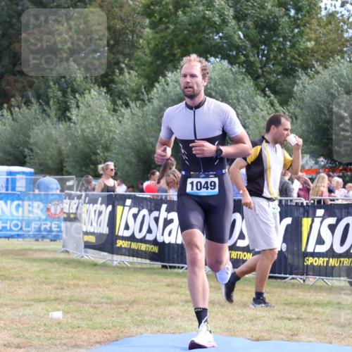 31.08.2025 - Elbe Triathlon Hamburg Strokosch-Dieckow http://msf.ph/oto/8652670 31.08.2025 11:14:16 Ziel 1012, 1049 meine-sportfotos.de
