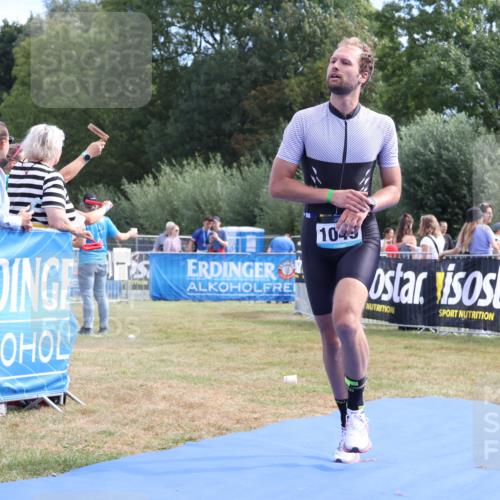 31.08.2025 - Elbe Triathlon Hamburg Strokosch-Dieckow http://msf.ph/oto/8652672 31.08.2025 11:14:17 Ziel 1012, 1049 meine-sportfotos.de