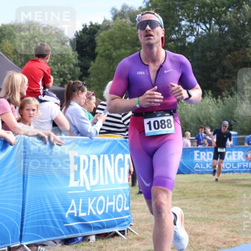31.08.2025 - Elbe Triathlon Hamburg Strokosch-Dieckow http://msf.ph/oto/8652687 31.08.2025 11:14:31 Ziel 729, 1063, 1088 meine-sportfotos.de