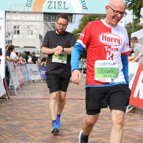 31.08.2025 - 21. Blankeneser Heldenlauf Strokosch-Dieckow http://msf.ph/oto/8652734 31.08.2025 11:09:11 Ziel 3422, 3242, 3671, 3233, 3513 meine-sportfotos.de