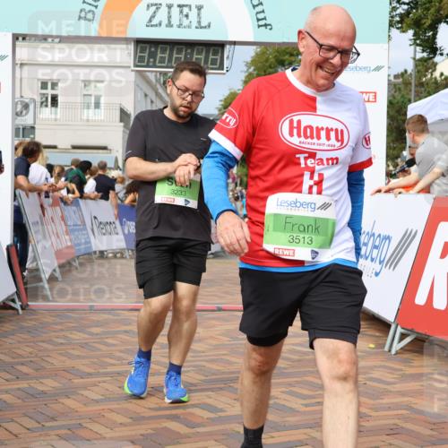 31.08.2025 - 21. Blankeneser Heldenlauf Strokosch-Dieckow http://msf.ph/oto/8652740 31.08.2025 11:09:11 Ziel 3422, 3242, 3671, 3233, 3513 meine-sportfotos.de