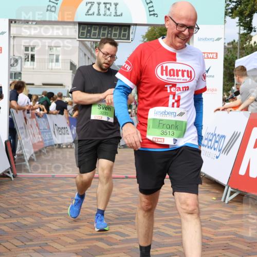 31.08.2025 - 21. Blankeneser Heldenlauf Strokosch-Dieckow http://msf.ph/oto/8652743 31.08.2025 11:09:11 Ziel 3422, 3242, 3671, 3233, 3513 meine-sportfotos.de